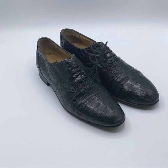 Mauri‎ Black Oxfords with Wingtip Design - Picture 4 of 4